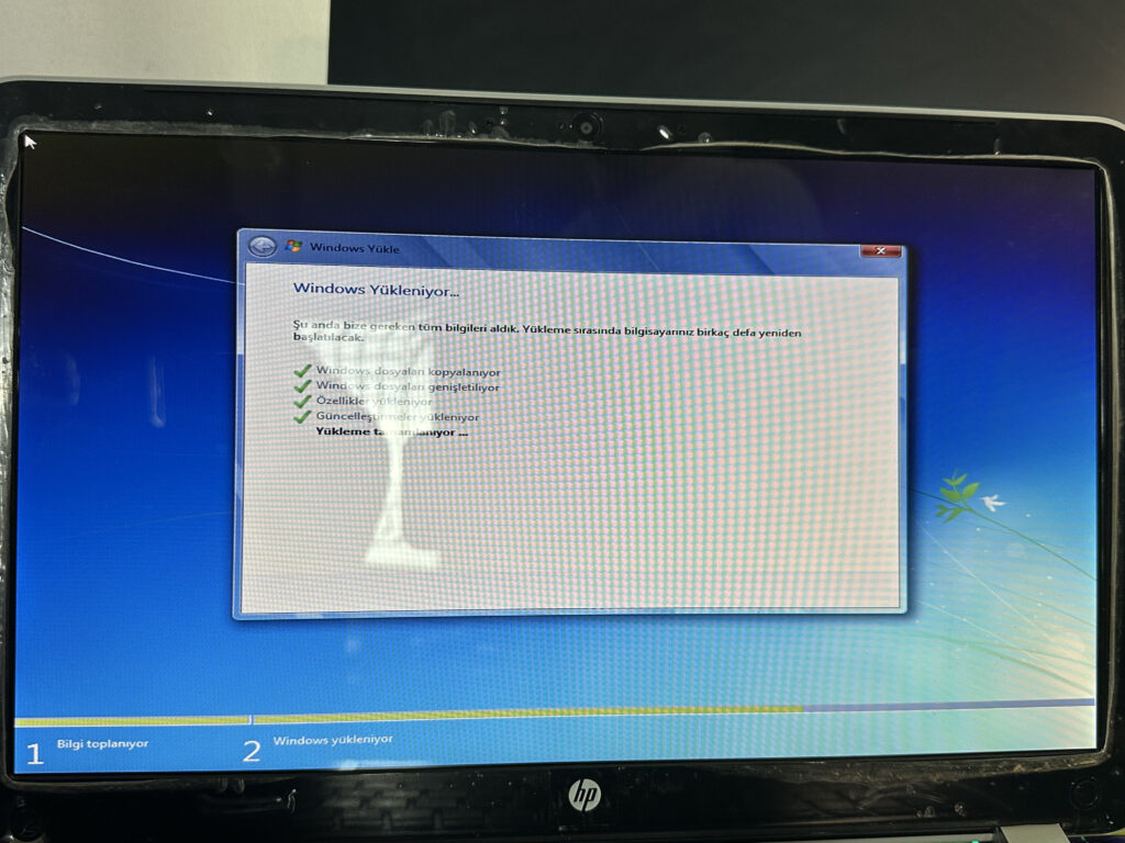 Windows 7 kurulum devam ediyor