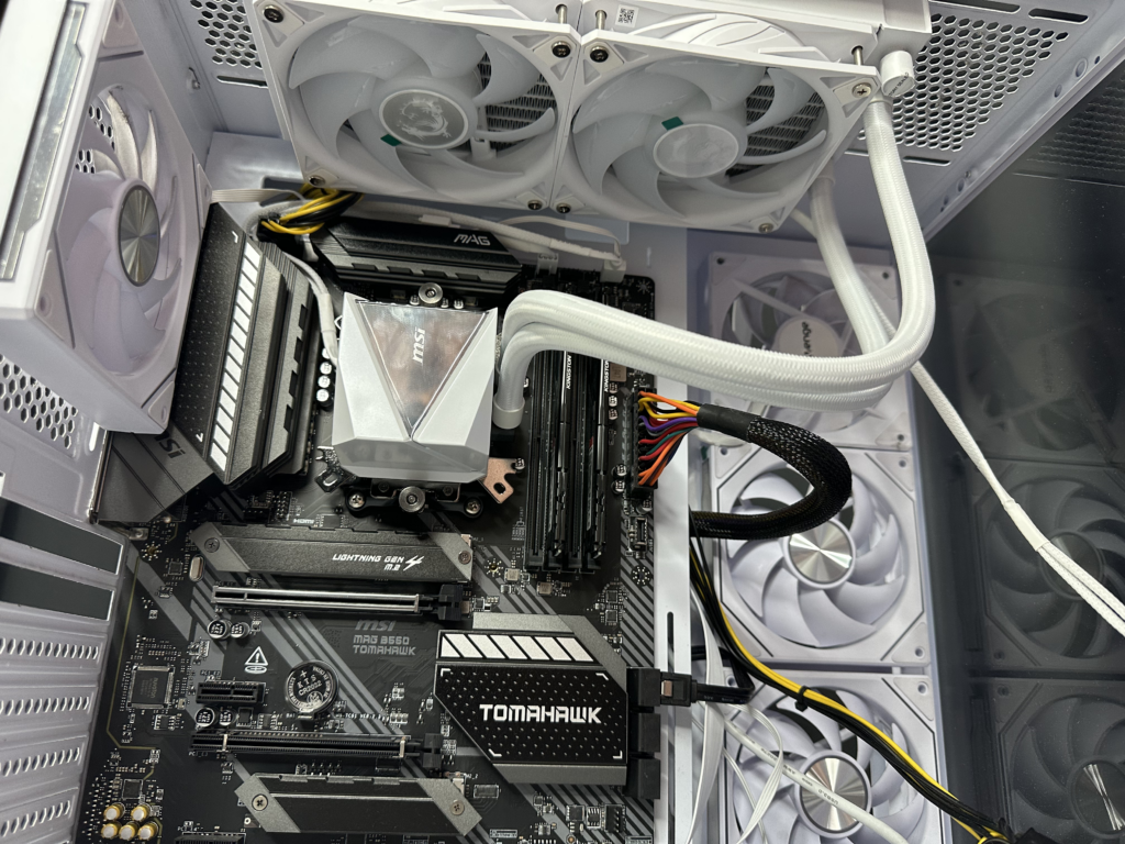 MSI MAG CoreLiquid I240 5